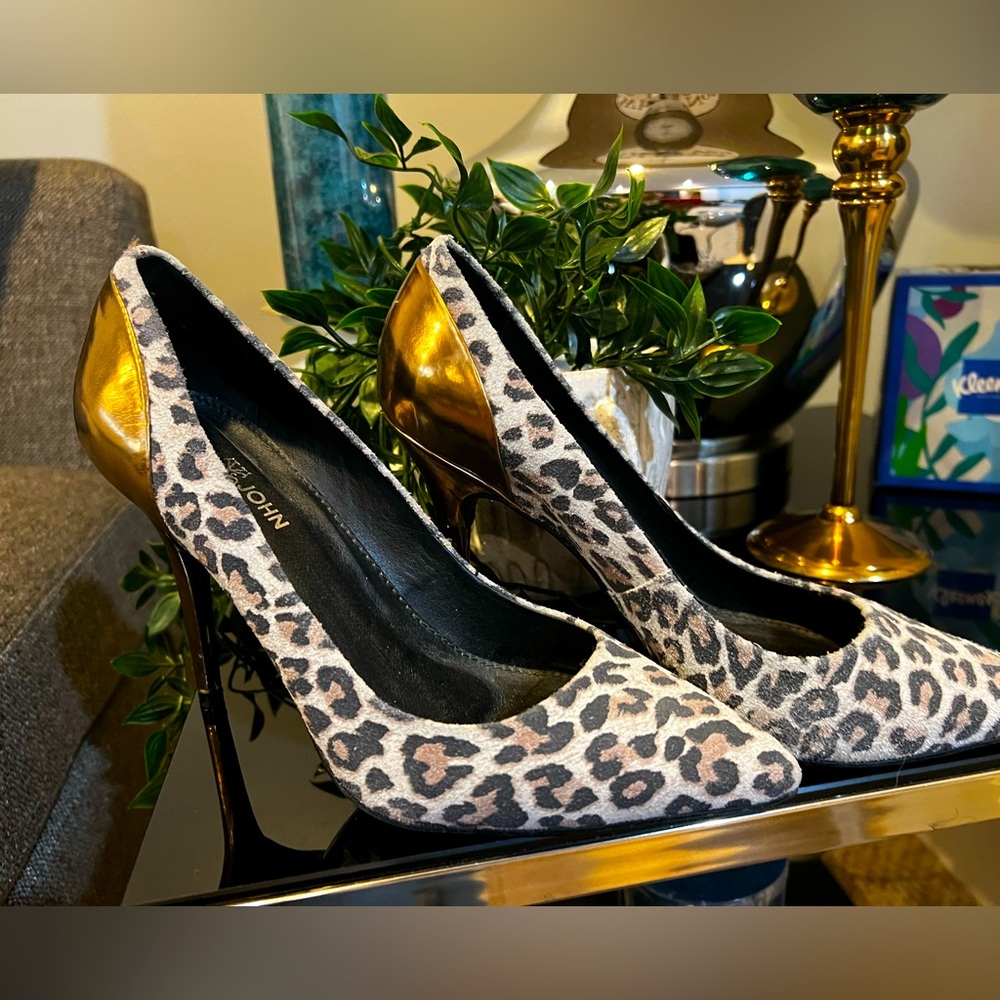 Size 7.5 John John Gold and Leopard print heels